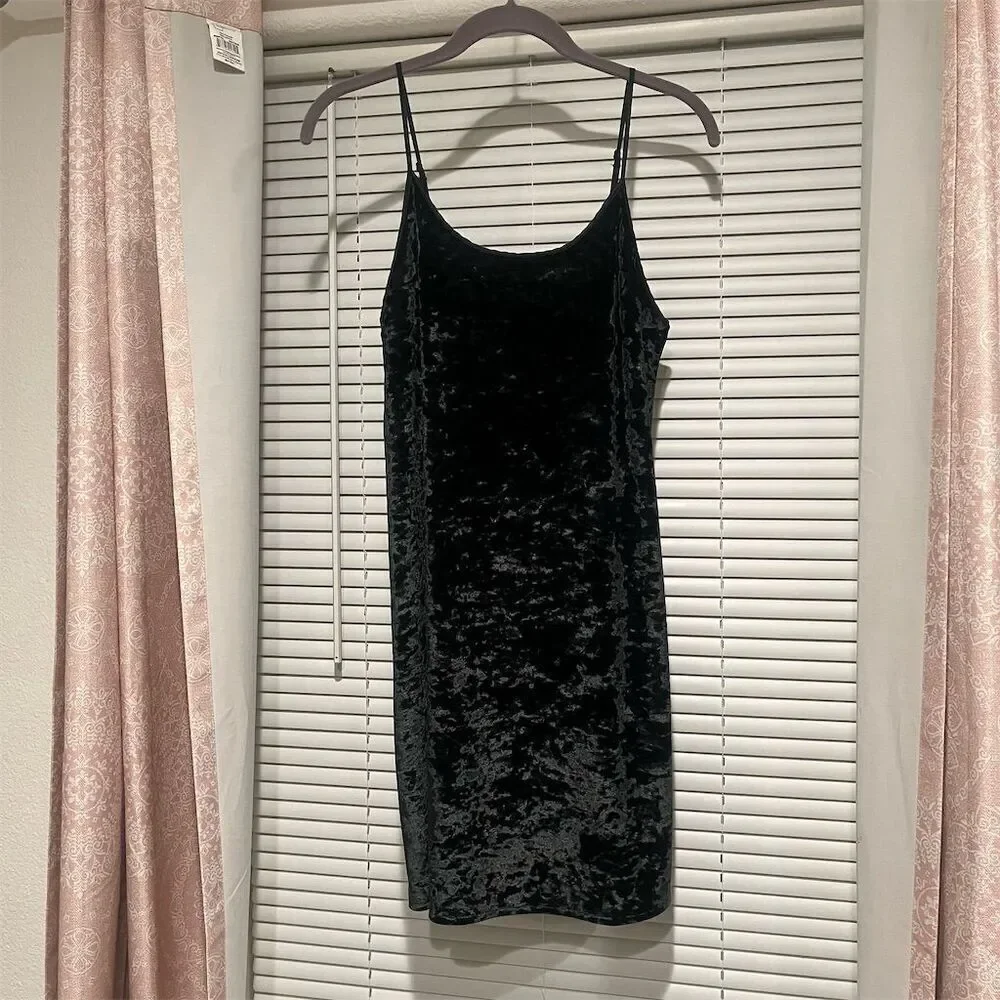 Victoria's Secret Black Velvet Slip Dress XS/S Scoop Neck Sleeveless Mini Women‎ - Picture 2 of 7